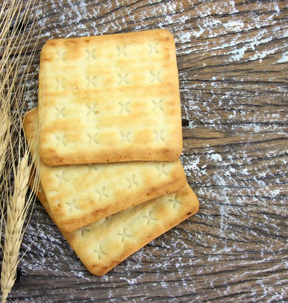 whole-wheat-cracker-and-broken-crushed-with-dried-barley-plant Background Stock photos by Vecteezy